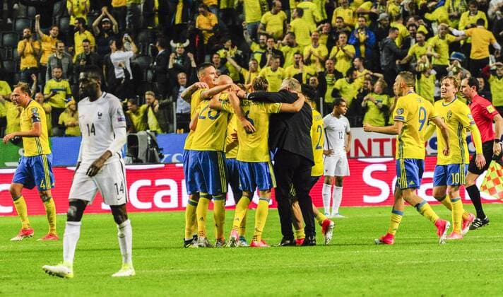 Stockholm 2017 06 09 World Cup Qualifier match Sweden - France - In the picture TEAM Sweden jubilant afterbeating FRANCE 2-1 -PHOTO ROLF ADLERCREUTZ KOD 08002 COPYRIGHT KAMERAPRESS.SE BETALBILD ingar EJ i abbonemang. Redovisas till: Kamerapress.se Vita Gavelns väg 10 426 71 Västra Frölunda Prislista enl BLF , om inget annat avtalas. KPkod 08002 
