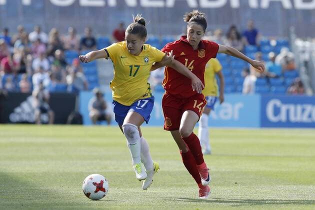Brazilian player Andressa Machry (L) fights for the ball with Vicky Losada (R) of Spain during the friendly match played in Fuenlabrada, Madrid, Spain on 10 June 2017. SPAIN VS BRAZIL !ACHTUNG: NUR REDAKTIONELLE NUTZUNG!  Copyright: xJUANxCARLOSxHIDALGOx 20170610-636327192330493947