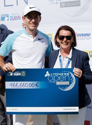 GOLF - PGA Golf Herren Lyoness Open 2017 ATZENBRUGG,AUSTRIA,11.JUN.17 - GOLF - PGA European Tour, Lyoness Open, Diamond Country Club. Image shows Dylan Frittelli (RSA) and Silvia Kelemen (Lyoness). GEPAxpictures xChristianxWalgram
