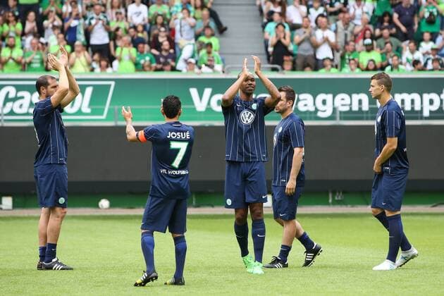 Naldo mit Diego Klimowicz,Zvjezdan Misimovic,Josue,Edin Dzeko (VfL Wolfsburg) - Anlässlich des 20-jährigen Bundesliga-Jubiläums Spielen zwei Legendenmannschaften in einem Jubiläumsspiel 97er Aufstiegshelden gegen die VfL-Allstars in der Volkswagen Arena in Wolfsburg - Deutschland, Fußball, Mann, Männer,11.06.2017