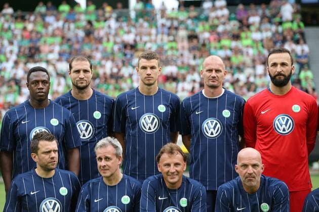 Pablo Thiam,Diego Klimowicz,Miroslav Karhan,Sead Ramovic, unten Zvjezdan Misimovic,Pierre Littbarski,Frank Greiner,Stefan Schnoor,Edin Dzeko (VfL Wolfsburg) - Anlässlich des 20-jährigen Bundesliga-Jubiläums Spielen zwei Legendenmannschaften in einem Jubiläumsspiel 97er Aufstiegshelden gegen die VfL-Allstars in der Volkswagen Arena in Wolfsburg - Aktion,Deutschland, Fußball, Mann, Männer,11.06.2017