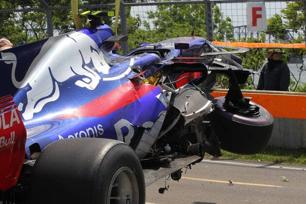 Bilder des Tages - SPORT Canadian Grand Prix, Montreal 8 - 11 June 2017 11.06.2017- Race, Carlos Sainz Jr (ESP) Scuderia Toro Rosso STR12 after the crash 