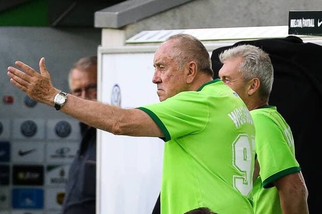 Trainer Eckhard Krautzun (VfL Wolfsburg 97er Aufstiegshelden) - Anlässlich des 20-jährigen Bundesliga-Jubiläums Spielen zwei Legendenmannschaften in einem Jubiläumsspiel 97er Aufstiegshelden gegen die VfL-Allstars in der Volkswagen Arena in Wolfsburg - Deutschland, Fußball, Mann, Männer,11.06.2017