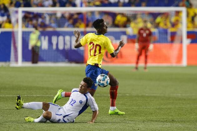 Ecuador s Jefferson Orejuela (R) fights for the ball with El Salvador s Narciso Orellana (L) during their friendly match at the Harrison Red Bull Arena, New Jersey, USA, 13 June 2017. ECUADOR VS. EL SALVADOR !ACHTUNG: NUR REDAKTIONELLE NUTZUNG!  Copyright: xEduardoxMunozxAlvarezx EMZ07 20170614-636330107684316152