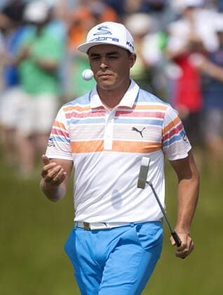 Rick Fowler throws the ball into the air after making a putt to save parr on the 17th green during round 1 of the 117th U.S. Open golf tournament at Erin Hill golf course in Erin, Wisconsin on June 15, 2017.  WIS20170615323 KEVINxDIETSCH