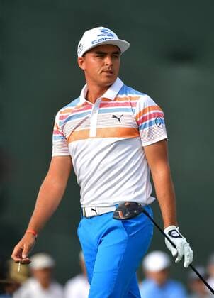 Rickie Fowler watches his drive off of the 10th tee during round 1 of the 117th U.S. Open golf tournament at Erin Hill golf course in Erin, Wisconsin on June 15, 2017.  WIS20170615302 KEVINxDIETSCH