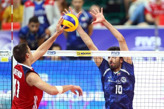 Katowice , Hala Spodek 15.06.2017 , Siatkowka Reprezentacja , Kadra , Liga Swiatowa 2017 Runda eliminacyjna , Grupa 1 Iran - USA NZ Torey Defalco ( USA ) Amir Ghafour ( IRAN ) FOT Michal Nowak Newspix.pl Katowice , Spodek Hall 15.06.2017 Sport , Volleyball National Teams , World League 2017 Preliminary Round Group 1 Iran - USA photo by Michal Nowak Newspix.pl --- Newspix.pl  170615MIN043