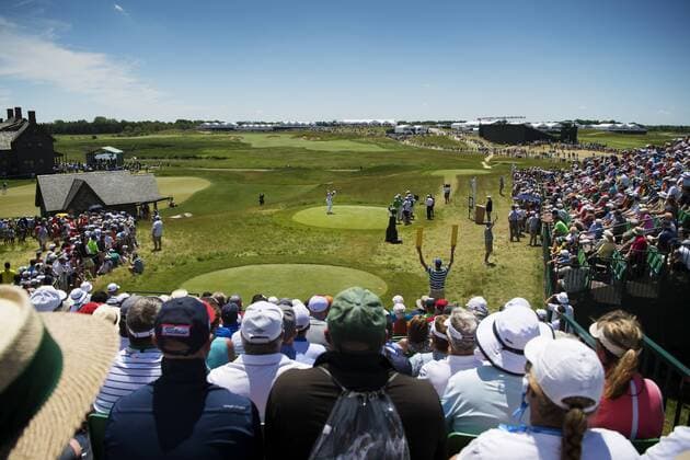 170615 Sveriges Henrik Stenson slar ut pa bana 1 under första omgangen i golfturneringen US Open den 15 juni 2017 i Hartford.  Copyright: JOELxMARKLUND BB170615JM041