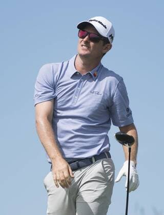 Justin Rose reacts to his drive off the 18th tee during round 2 of the 117th U.S. Open golf tournament at Erin Hill golf course in Erin, Wisconsin on June 16, 2017.  WIS20170616320 KEVINxDIETSCH