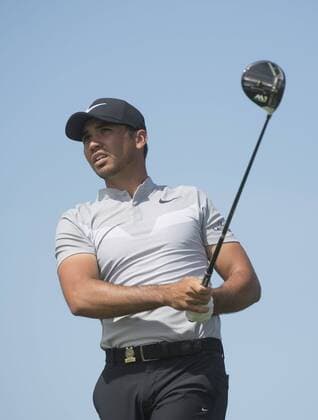 Jason Day watches his drive off the 18th tee during round 2 of the 117th U.S. Open golf tournament at Erin Hill golf course in Erin, Wisconsin on June 16, 2017.  WIS20170616321 KEVINxDIETSCH