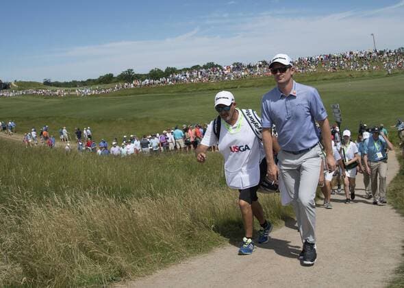 Justin Rose walks to the 18th tee during round 2 of the 117th U.S. Open golf tournament at Erin Hill golf course in Erin, Wisconsin on June 16, 2017.  WIS20170616330 KEVINxDIETSCH