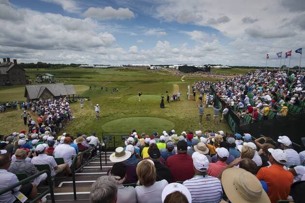 170617 Sydafrikas Ernie Els slar ut pa bana 1 under tredje omgangen i golfturneringen US Open den 17 juni 2017 i Hartford.  Copyright: JOELxMARKLUND BB170617JM001