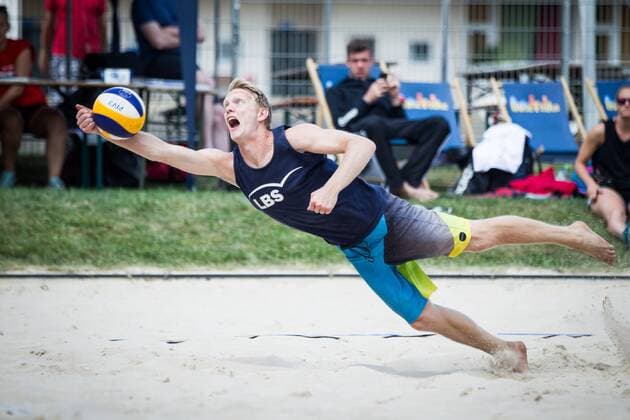 Hechtbagger Lukas Bekebans (ASV Botnang); LBS Cup Beachvolleyball A-City Stuttgart, Schwabenplatz, Stuttgart Germany, 20170617; Stuttgart Copyright: xWuechnerx xEibner-Pressefotox EP_nwr