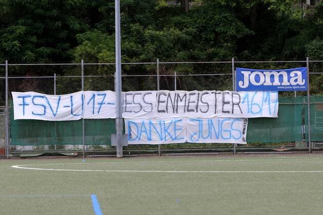 17.06.2017 Frankfurt am Main, Frankfurter Volksbank Stadion Relegation 2017 Rückspiel um Aufstieg in die B-Junioren-Bundesliga Süd Südwest U17 U 17 FSV Frankfurt – SV Elversberg Was den FSV Jungs bleibt ist der Meistertitel (FSV Frankfurt)