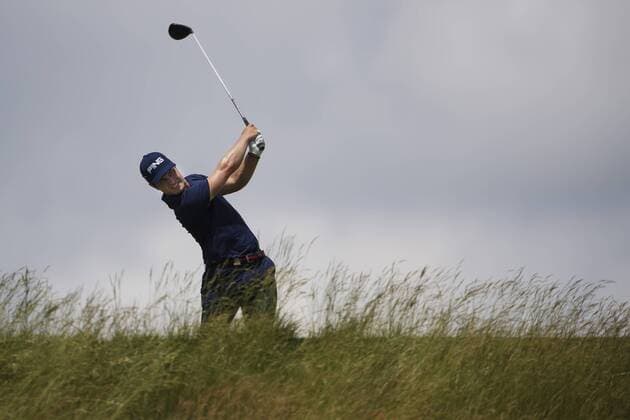 170617 Sveriges David Lingmerth slar ut pa bana 5 under tredje omgangen i golfturneringen US Open den 17 juni 2017 i Hartford.  Copyright: JOELxMARKLUND BB170617JM003
