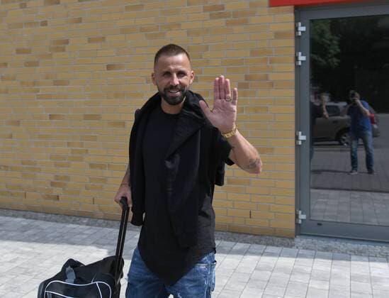 Fussball, Herren, Saison 2016 2017, 2. Bundesliga, 1. FC Union Berlin, letzte Zusammenkunft der Mannschaft im Stadion An der Alten Försterei vor der Sommerpause, Ausgabe der Trainingspläne, Benjamin Köhler (1. FC Union), 22.05. 2017, Copyright: xMatthiasxKochx