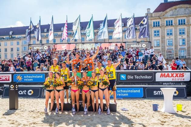 Gruppenfoto Siegerehrung Männer + Frauen, BeachVolleyball, smart beach tour Dresden, xprx