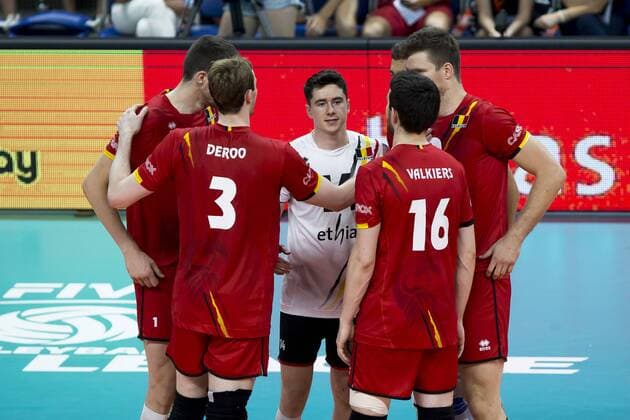 Red Dragons Jelle Ribbens (C) and his teammates look dejected after a World League game between the Red Dragons, Belgian national volleyball team and France, Sunday 18 June 2017, at the Lotto Arena in Antwerp. KRISTOFxVANxACCOM  x05114734x