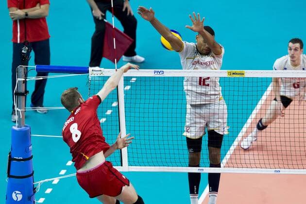Red Dragons Kevin Klinkenberg and France s Stephen Boyer pictured during a World League game between the Red Dragons, Belgian national volleyball team and France, Sunday 18 June 2017, at the Lotto Arena in Antwerp. KRISTOFxVANxACCOM  x05114790x