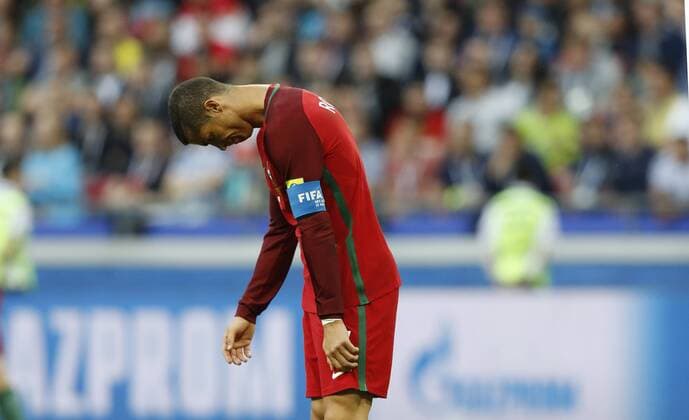 Bilder des Tages - SPORT Portugal vs. Mexico KAZAN, RT - 18.06.2017: PORTUGAL VS. MEXICO - Cristiano RONALDO of Portugal regrets lost bid during a match between Portugal and Mexico valid for the first round of the Confederations Cup 2017 on Sunday (18), held at the Kazan Arena in Kazan, Russia. (Photo: Rodolfo Buhrer La Imagem Fotoarena) x1339435x  RodolfoxBuhrer