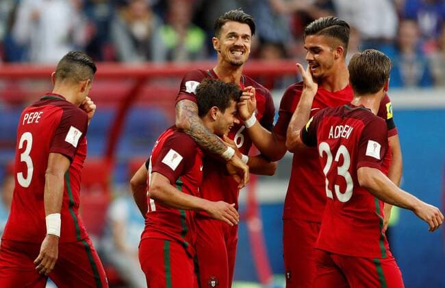 Soccer Football - Portugal v Mexico - FIFA Confederations Cup Russia 2017 - Group A - Kazan Arena, Kazan, Russia - June 18, 2017 PortugalÕs Cedric Soares celebrates with teammates after scoring their second goal FOOTBALL : Portugal vs Mexique - Coupe Des Confederations - Kazan - 18 06 2017 ActionImages Panoramic  VPC_12