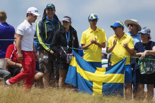 170618 Sveriges David Lingmerth passerar svenska fans under fjärde omgangen i golfturneringen US Open den 18 juni 2017 i Hartford.  Copyright: JOELxMARKLUND BB170618JM004