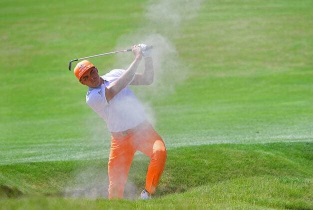Rickie Fowler blasts from a fairway bunker at No. 5 during the final round of the 117th U.S. Open golf tournament at Erin Hills golf course on June 18, 2017, in Erin, Wisconsin.  WIS20170618540 KEVINxDIETSCH