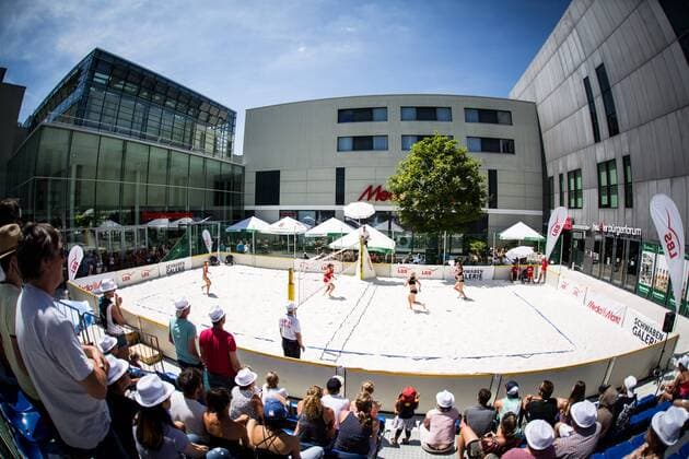 Totale Center Court vor der Schwabengalerie; LBS Cup Beachvolleyball A-City Stuttgart, Schwabenplatz, Stuttgart Germany, 20170618; Stuttgart Copyright: xWuechner Eibner-Pressefotox EP_NWR