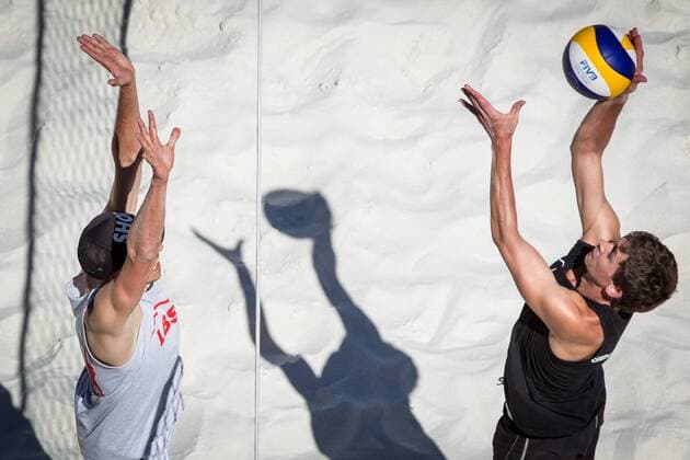 Timo Koch (SV Fellbach) im Block - Andreas Bender (Untersee Volleys) Angriff; LBS Cup Beachvolleyball A-City Stuttgart, Schwabenplatz, Stuttgart Germany, 20170618; Stuttgart Copyright: xWuechner Eibner-Pressefotox EP_NWR
