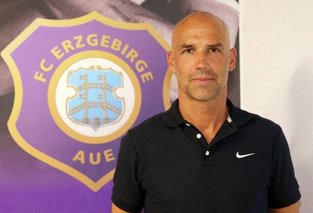 Erz.Aue Trainervorstellung Fussball 2.BL Aue, 18.06.2017, Erzgebirgsstadion, Fussball, 2. Bundesliga, FC Erzgebirge Aue, Pressekonferenz. , Im Bild: Thomas Letsch wurde als neuer Trainer des FCE Aue vorgestellt. ,