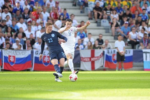 KIELCE 19.06.2017 MECZ GRUPA A MISTRZOSTWA EUROPY U-21 W PILCE NOZNEJ 2017: SLOWACJA - ANGLIA --- 2017 UEFA EUROPEAN U21 U 21 CHAMPIONSHIP MATCH: SLOVAKIA - ENGLAND ALFIE MAWSON MATUS BERO FOT. KAROL BARWICKI 400mm.pl NEWSPIX.PL --- Newspix.pl FRANCE OUT!  170619BAR007