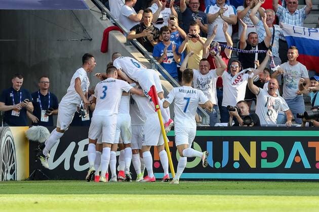Kielce, Polen, 19.06.2017, Laenderspiel, Gruppenphase - Under 21 European Championship EM Europameisterschaft Slowakei - England, Tor zum 1:0 Torschuetze Martin Chrien (SVK) wird bejubelt ( DeFodi507