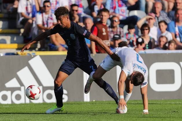 Kielce, Polen, 19.06.2017, Laenderspiel, Gruppenphase - Under 21 European Championship EM Europameisterschaft Slowakei - England, Jaroslav Mihalik (SVK) und Mason Holgate (GBR) im Zweikampf ( DeFodi507