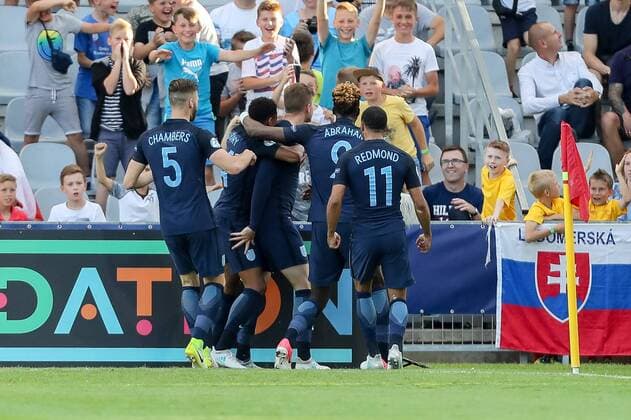 Kielce, Polen, 19.06.2017, Laenderspiel, Gruppenphase - Under 21 European Championship EM Europameisterschaft Slowakei - England, Tor zum 1:1 Torschuetze Alfie Mawson (GBR) wird bejubelt ( DeFodi507