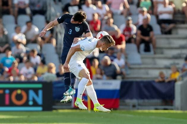 Kielce, Polen, 19.06.2017, Laenderspiel, Gruppenphase - Under 21 European Championship EM Europameisterschaft Slowakei - England, Ben Chilwell (GBR) und Albert Rusnak (SVK) im Zweikampf ( DeFodi507