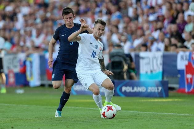 Kielce, Polen, 19.06.2017, Laenderspiel, Gruppenphase - Under 21 European Championship EM Europameisterschaft Slowakei - England, Albert Rusnak (SVK) und Ben Chilwell (GBR) im Zweikampf ( DeFodi507