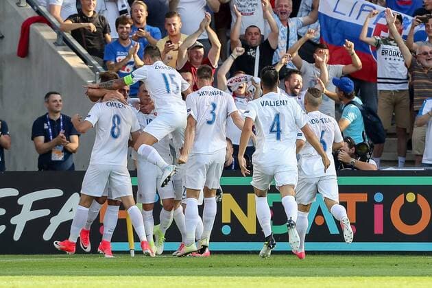 Kielce, Polen, 19.06.2017, Laenderspiel, Gruppenphase - Under 21 European Championship EM Europameisterschaft Slowakei - England, Tor zum 1:0 Torschuetze Martin Chrien (SVK) wird bejubelt ( DeFodi507