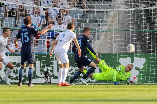 Kielce, Polen, 19.06.2017, Laenderspiel, Gruppenphase - Under 21 European Championship EM Europameisterschaft Slowakei - England, Tor zum 1:1 Torschuetze Alfie Mawson (GBR) ( DeFodi507
