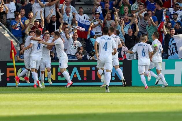 Kielce, Polen, 19.06.2017, Laenderspiel, Gruppenphase - Under 21 European Championship EM Europameisterschaft Slowakei - England, Tor zum 1:0 Torschuetze Martin Chrien (SVK) wird bejubelt ( DeFodi507