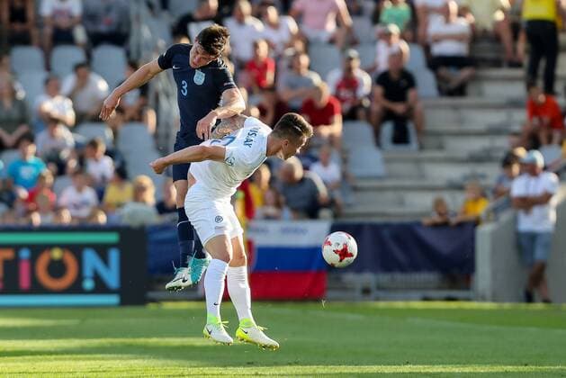 Kielce, Polen, 19.06.2017, Laenderspiel, Gruppenphase - Under 21 European Championship EM Europameisterschaft Slowakei - England, Ben Chilwell (GBR) und Albert Rusnak (SVK) im Zweikampf ( DeFodi507