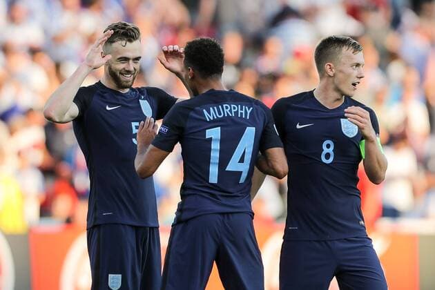Kielce, Polen, 19.06.2017, Laenderspiel, Gruppenphase - Under 21 European Championship EM Europameisterschaft Slowakei - England, l-r Calum Chambers (GBR) Jacob Murphy (GBR) schlussjubel ( DeFodi507