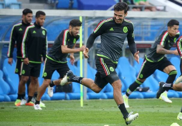 SOCHI, RUSSIA â€“ JUNE 20, 2017: Defender Oswaldo Alanis (front) of the Mexican national football team training ahead of their upcoming 2017 FIFA Confederations Cup match against New Zealand. Sergei Fadeichev TASS  TS053D5F