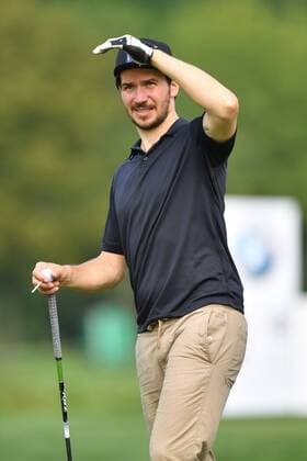 Skistar Felix NEUREUTHER, Aktion,Einzelbild,angeschnittenes Einzelmotiv,Halbfigur,halbe Figur. ProAm ,GOLF,BMW International Open 2017 am 21.06.2017 in Muenchen Eichenried.