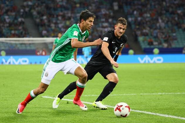 Juergen Damm (Mexiko, Mexico) gegen Deklan Wynne (Neuseeland, New Zealand) - 21.06.2017: Mexiko vs. Neuseeland, Fisht Stadium Sotschi