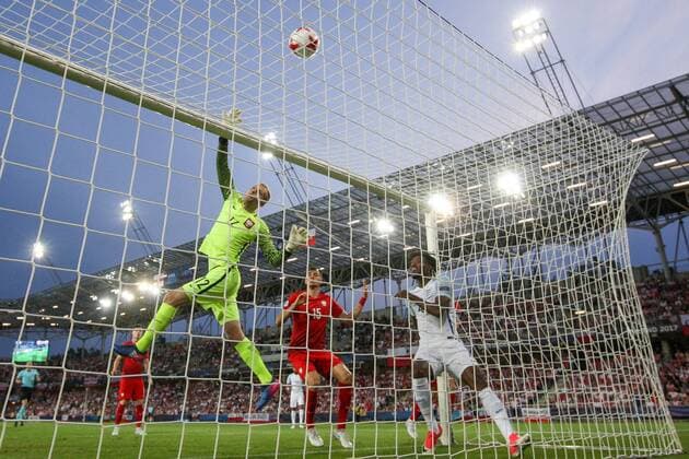 22.06.2017, Kielce, pilka nozna, Mistrzostwa Europy U21 U 21 Anglia - Polska, Jakub Wrabel (POL), Jaroslaw Jach (POL), Nathaniel Chalobah (ENG), UEFA Under21 Championship, England - Poland, fot. Tomasz Jastrzebowski Foto Olimpik NEWSPIX.PL --- Newspix.pl  20170622toja198
