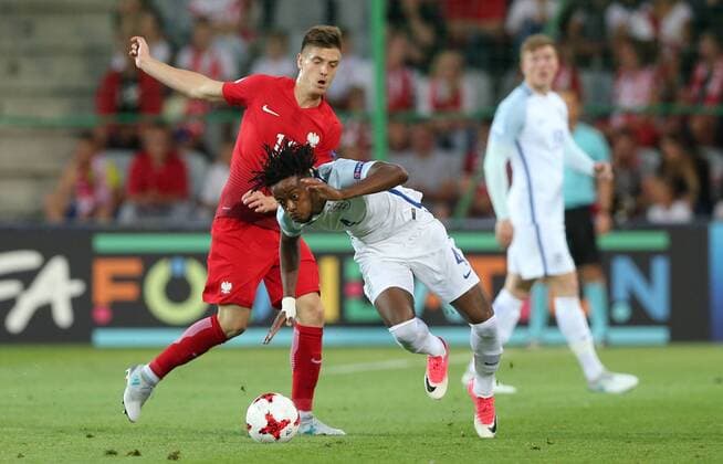 22.06.2017, Kielce, pilka nozna, Mistrzostwa Europy U21 U 21 Anglia - Polska, Krzysztof Piatek (POL), Nathaniel Chalobah (ENG), UEFA Under21 Championship, England - Poland, fot. Tomasz Jastrzebowski Foto Olimpik NEWSPIX.PL --- Newspix.pl  20170622toja58