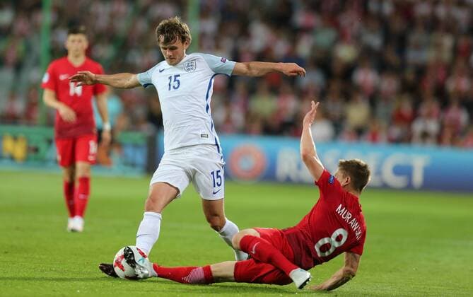 22.06.2017, Kielce, pilka nozna, Mistrzostwa Europy U21 U 21 Anglia - Polska, John Swift (ENG), Radoslaw Murawski (POL), UEFA Under21 Championship, England - Poland, fot. Tomasz Jastrzebowski Foto Olimpik NEWSPIX.PL --- Newspix.pl  20170622toja77