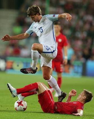 22.06.2017, Kielce, pilka nozna, Mistrzostwa Europy U21 U 21 Anglia - Polska, Calum Chambers (ENG), Radoslaw Murawski (POL), UEFA Under21 Championship, England - Poland, fot. Tomasz Jastrzebowski Foto Olimpik NEWSPIX.PL --- Newspix.pl  20170622toja78