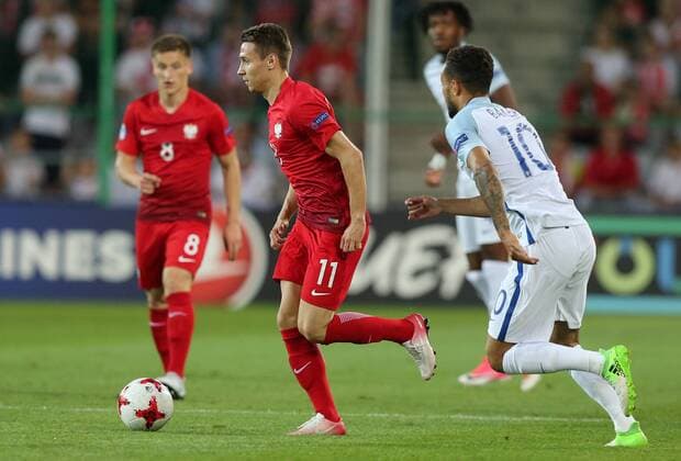 22.06.2017, Kielce, pilka nozna, Mistrzostwa Europy U21 U 21 Anglia - Polska, Przemyslaw Frankowski (POL), Lewis Baker (ENG), UEFA Under21 Championship, England - Poland, fot. Tomasz Jastrzebowski Foto Olimpik NEWSPIX.PL --- Newspix.pl  20170622toja52