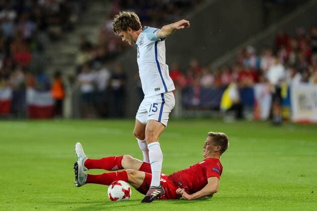 Kielce, Polen, 22.06.2017, Laenderspiel, Gruppenphase - Under 21 European Championship EM Europameisterschaft England - Polen, John Swift (GBR) und Radoslaw Murawski (POL) im Zweikampf ( DeFodi507